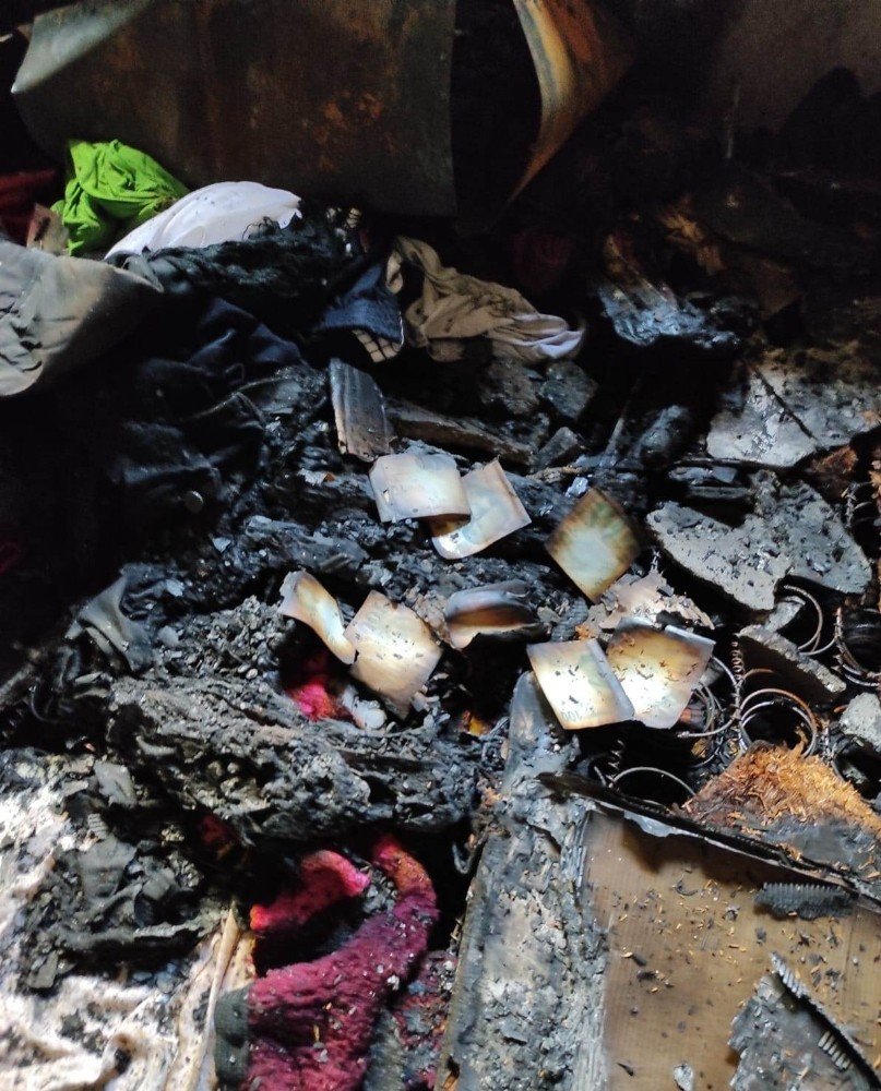 Kozluk’ta Çıkan Yangında Yaşlı Kadının Evi Küle Döndü