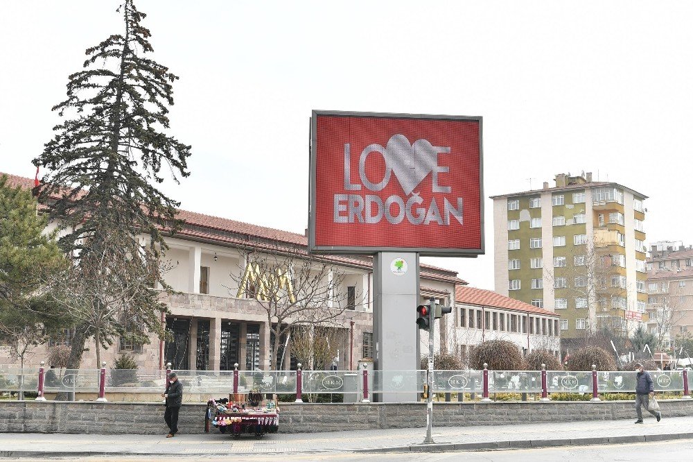 Mamak’ta "love Erdoğan" Görseli Led Ekranlara Yansıtıldı