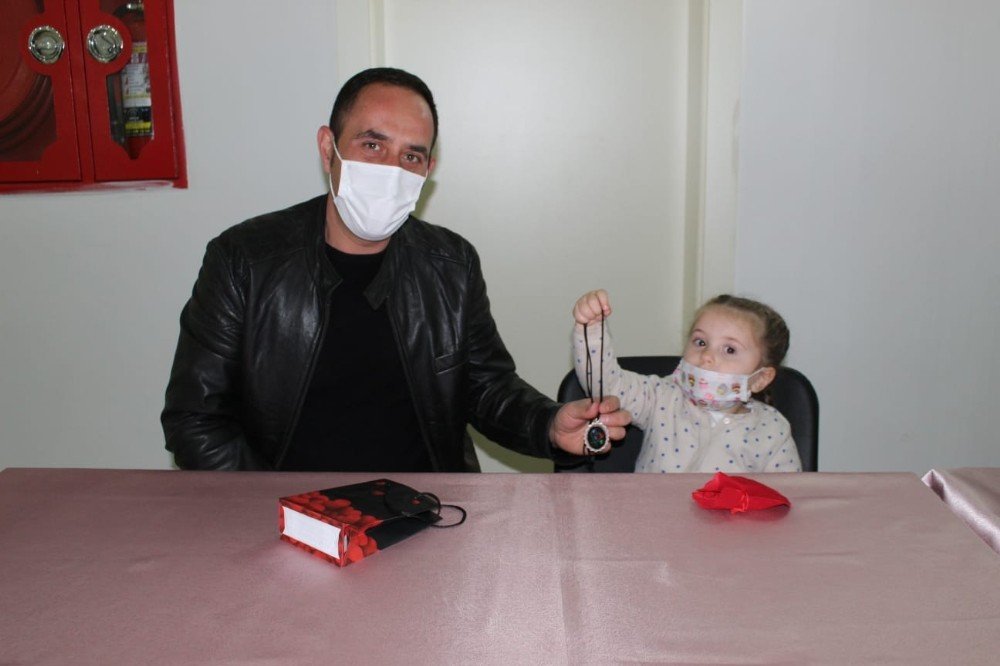 Çocuklar Ve Babalardan Annelere Kadınlar Günü Hediyesi