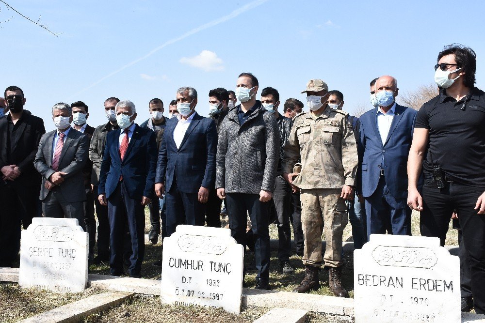 Nusaybin’de 34 Yıl Önce Terör Örgütünce Katledilenler Mezarları Başında Anıldı