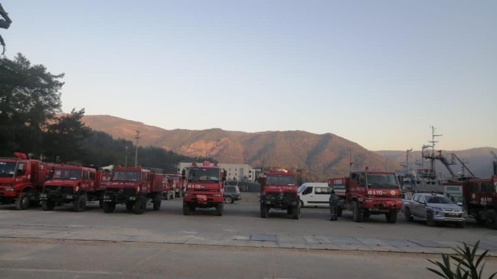 Muğla’daki Yangına İ̇ha’lı, Çıkarma Gemili Müdahale