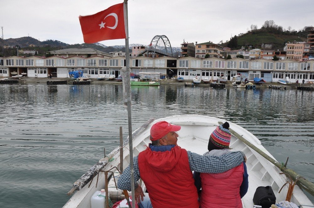 22 Yıldır Gece Gündüz Demeden Eşiyle Birlikte Denizde "vira Bismillah" Diyor