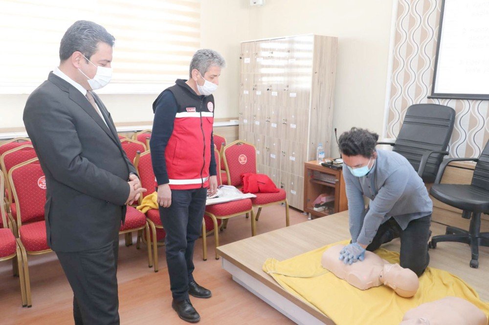 Sivas’ta Öğretmenlere İlk Yardım Eğitimi