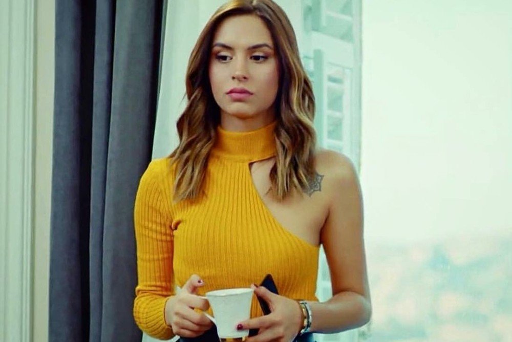 Ünlü Oyuncu Ayşegül Çınar Uyuşturucudan Gözaltına Alındı