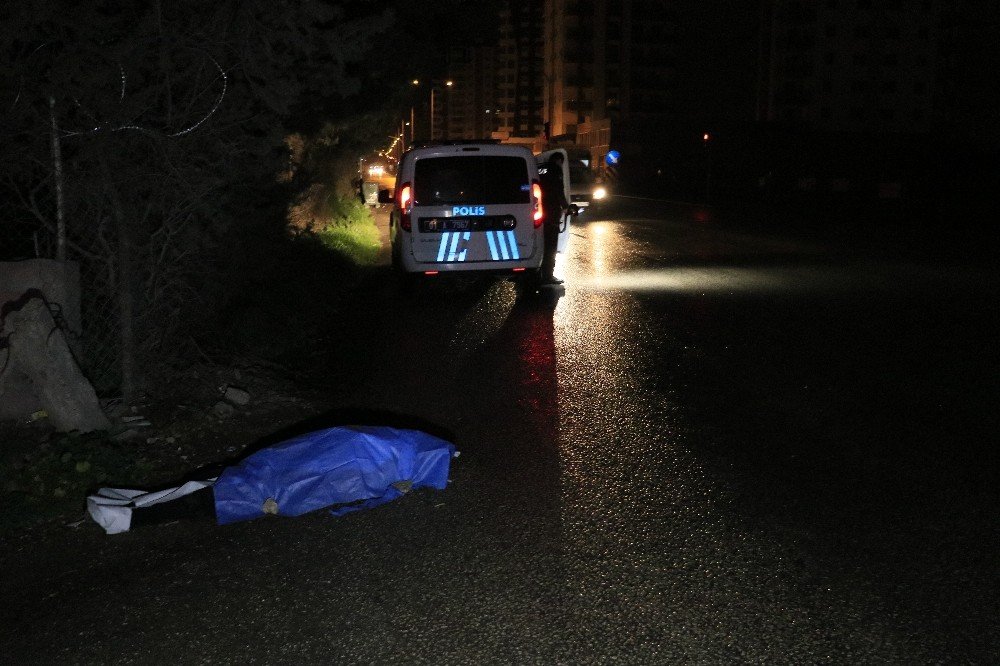 Adana’da Yol Kenarında Ceset Bulundu