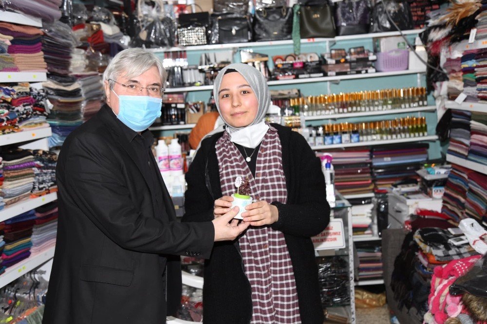 Başkan Cengiz 8 Mart’ı Çalışan Kadınlar İle Birlikte Kutladı