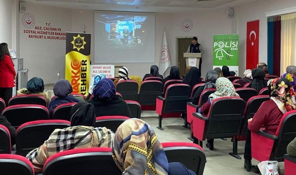 En İ̇yi Narkotik Polisi; Anne