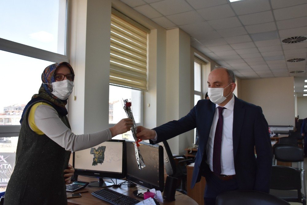 Başkan Kılıç, Sağlık Ve Belediye Çalışanlarının Kadınlar Günü’nü Kutladı
