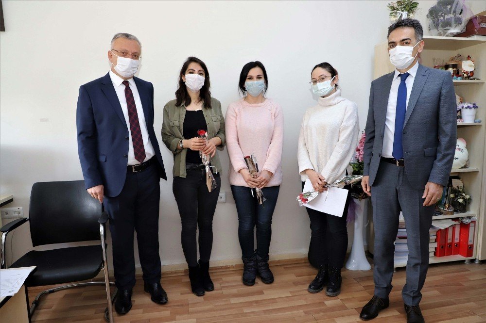 Rektör Levent, Sağlık Bilimleri Fakültesindeki Kadınların “8 Mart Dünya Kadınlar Günü”nü Kutladı