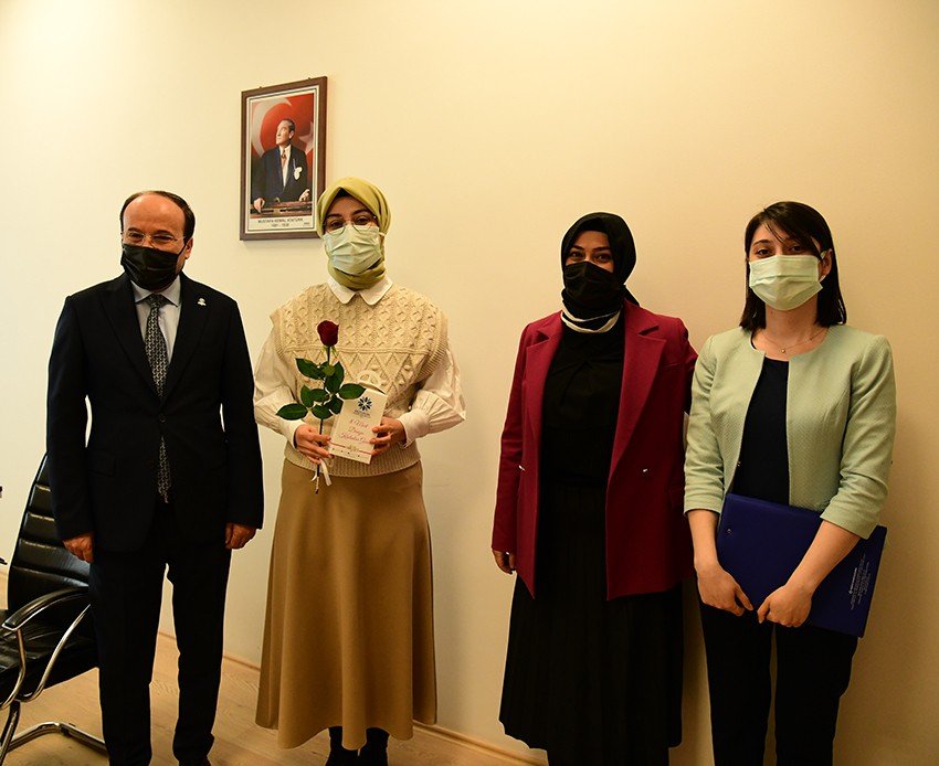 Etü Kadın Çalışanlarını Unutmadı