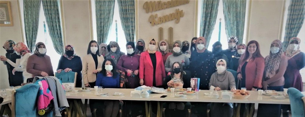 Fark Oluşturan Kadınlar Ödüllendirildi