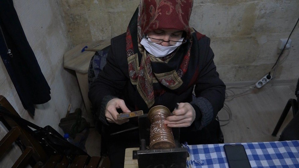 Ağrılarından Bakır İşleyerek Kurtuldu