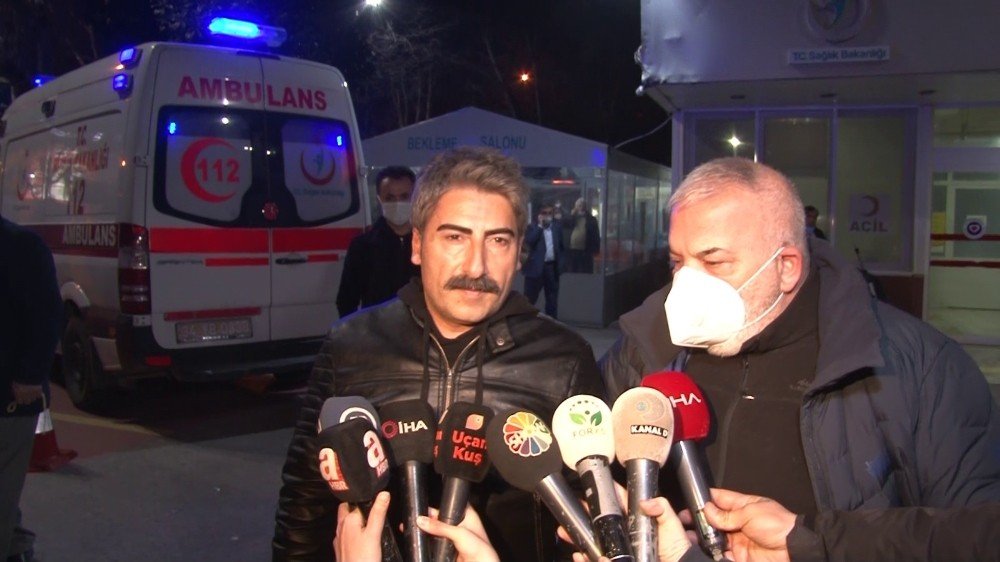 Rasim Öztekin’in Ölüm Haberi Sonrası Sevenleri Hastaneye Akın Etti