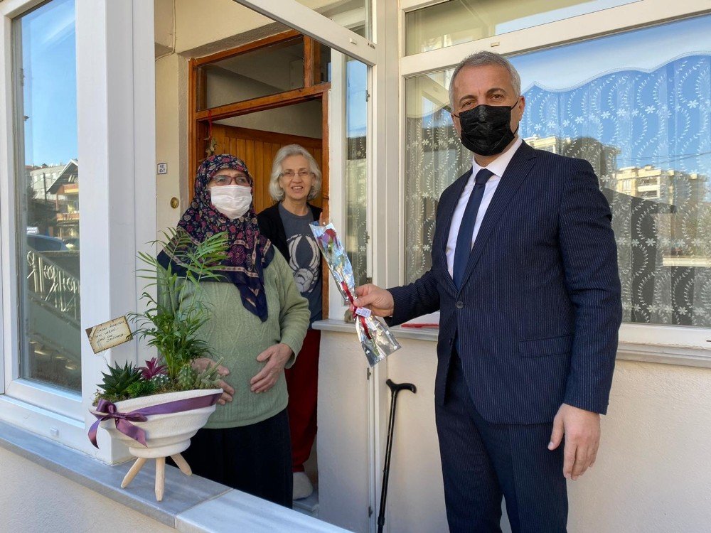 Başkan Babaoğlun’dan Kadınlar Günü Jesti