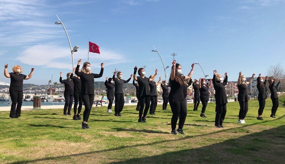 Aliağalı Kadınlar Harmandalı Oynadı, Video Beğeni Topladı