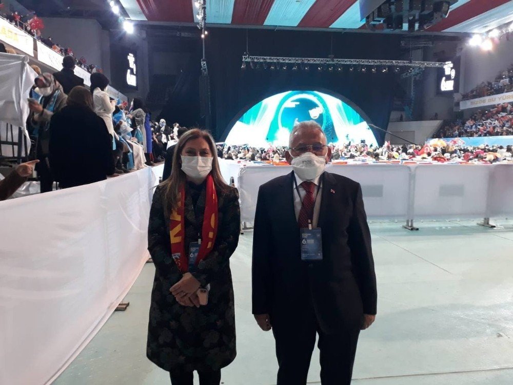 Başkan Büyükkılıç Ankara’da Kadın Kolları Kongresine Katıldı