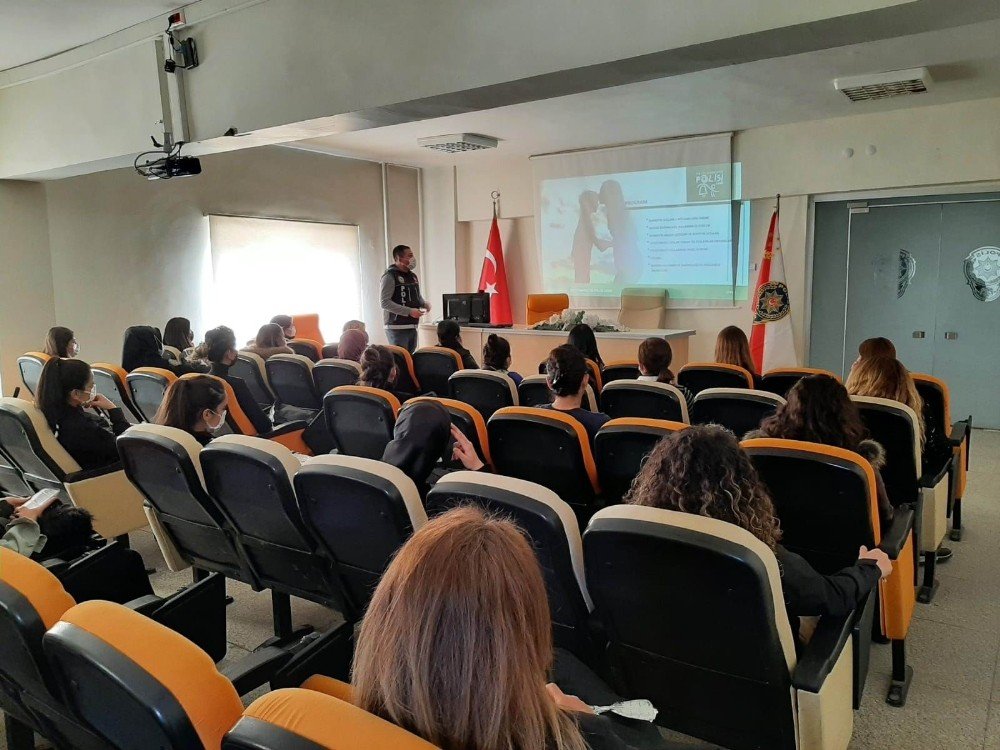 “en İ̇yi Narkotik Polisi:anne” Semineri Verildi