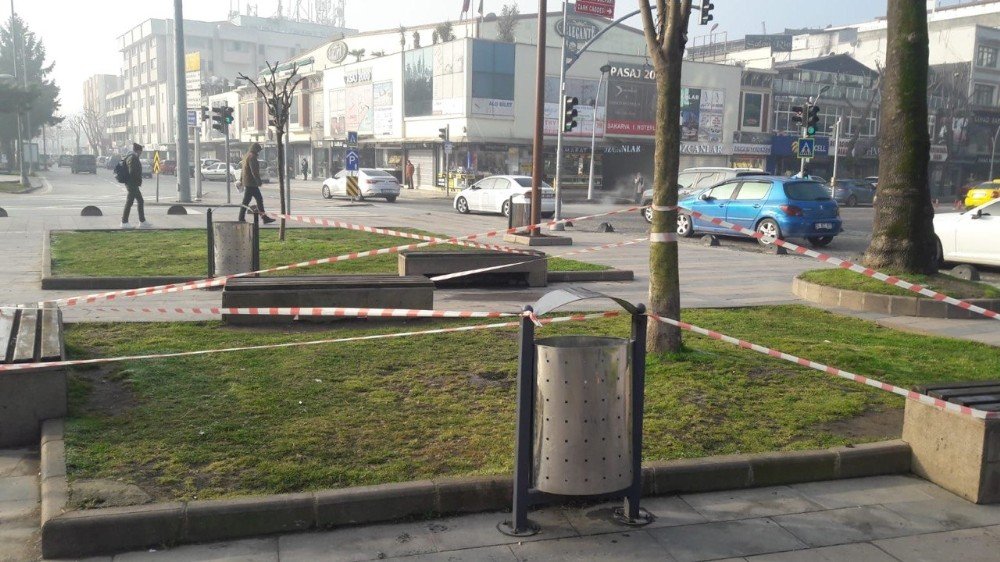 Kırmızı Bölgede Yer Alan Sakarya’da Oturma Alanları Şeritlerle Kapatılıyor