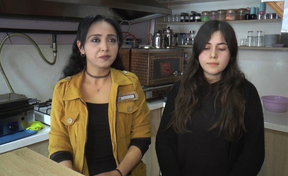 Anne Ve Kızı Çay Ocağı Açtı, ’yapamazsın’ Diyenlere İnat Başardılar