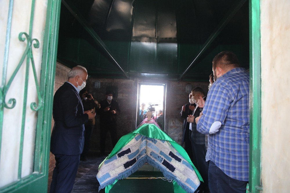 Akdeniz Belediyesi ’şıh Muhammet Abbari Türbesi’ni Yeniledi