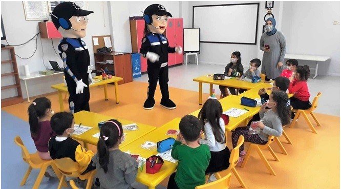 Minik Öğrencilere Polis Tarafından Bilgilendirme Yapıldı