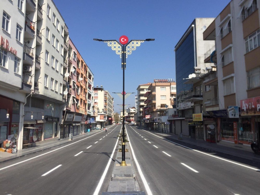 Serik’te Prof. Dr. Yaşar Uçar Caddesi Çift Yönlü Ulaşıma Açıldı