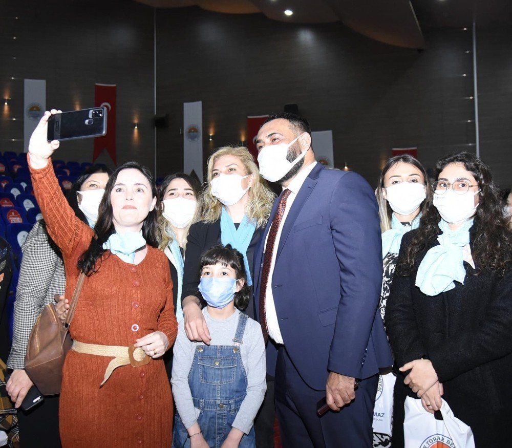 Başkan Yılmaz’dan ’dünya Kadınlar Günü’de Kadınlara Mektup Ve Hediye
