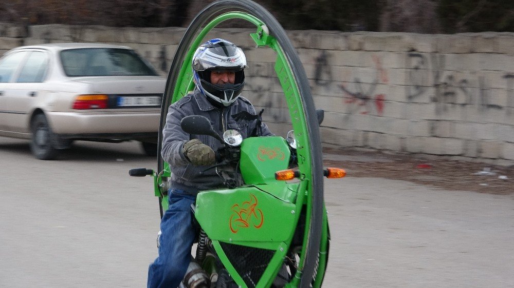 Bu Motosikletin Görüntüsü Bilim Kurgu Filmlerini Aratmıyor