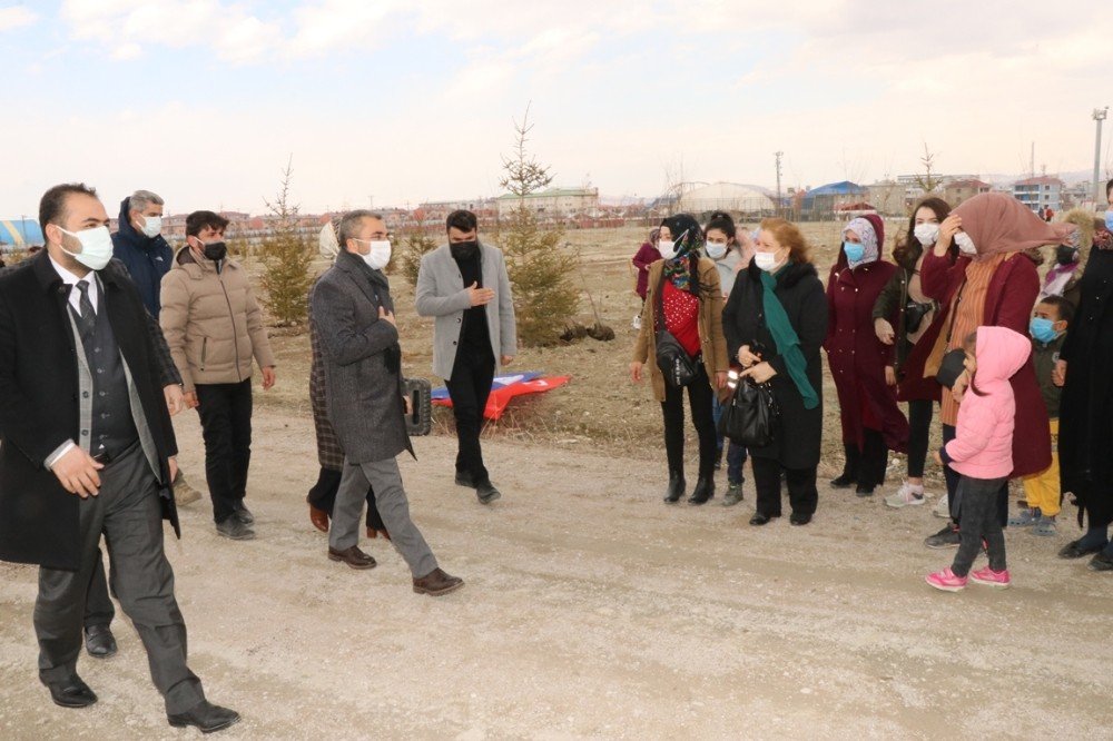 Edremit’te Kadınlar İçin Fidanlar Dikildi