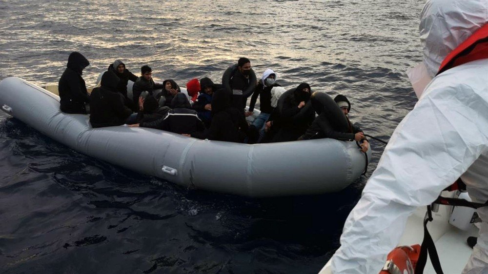 Yunan Sahil Güvenliği 28 Göçmeni Türk Karasularına İtti