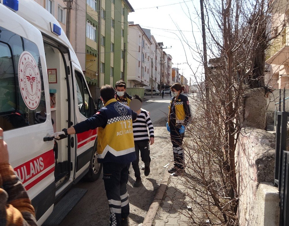 Binanın Çatısına Çıkan Çocuk Ekipleri Harekete Geçirdi, ‘bir Şey Yapmıyordum’ Diyerek Kendini Savundu