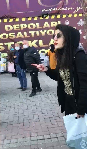 Maskeyi De Polisi De Takmayan Kadına Ceza