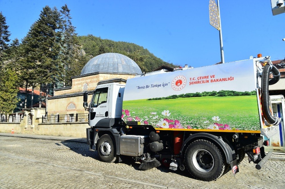 Yeni Yol Süpürme Aracı Hizmete Girdi
