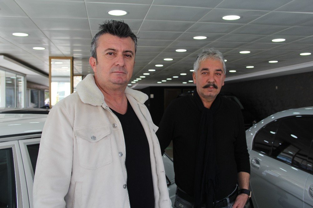 İ̇zmir’de Akıl Almaz Olay: Galericinin 1.6 Milyon Tl Dolandırıldığı İddiası
