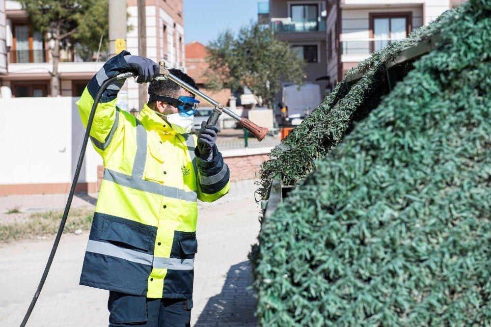 İ̇zmir’de Sineksiz Bir Yaz İçin 190 Bin Nokta İlaçlanıyor