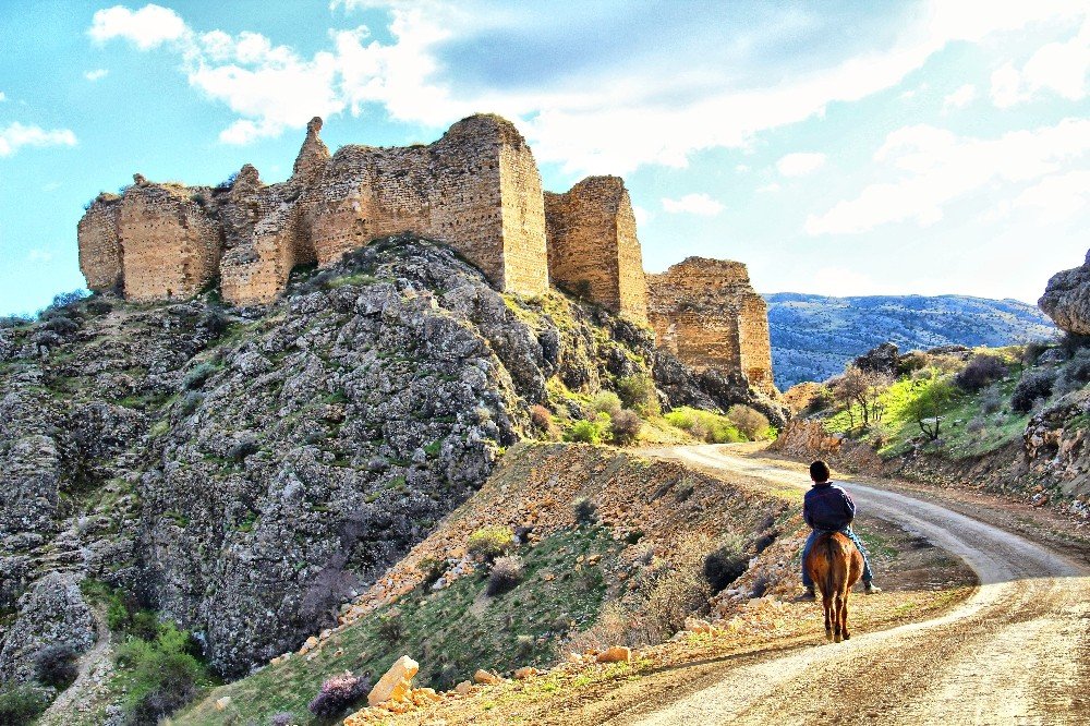Yıllara Meydan Okuyan Hurman Kalesi