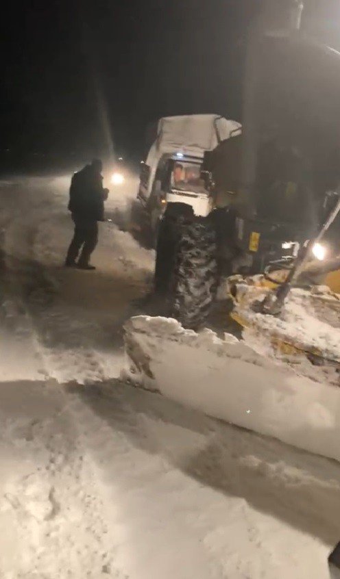 Kars’ta Tipi Nedeniyle Araçlar Mahsur Kaldı