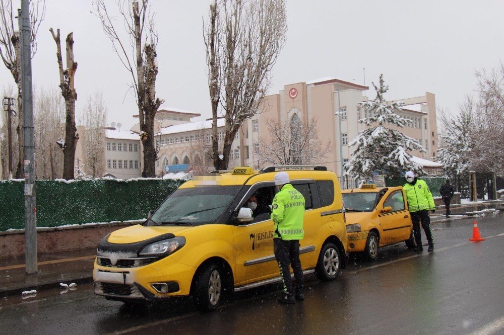 Kars’ta Yolcu Taşımacılığı Yapan Araçlar Denetlendi