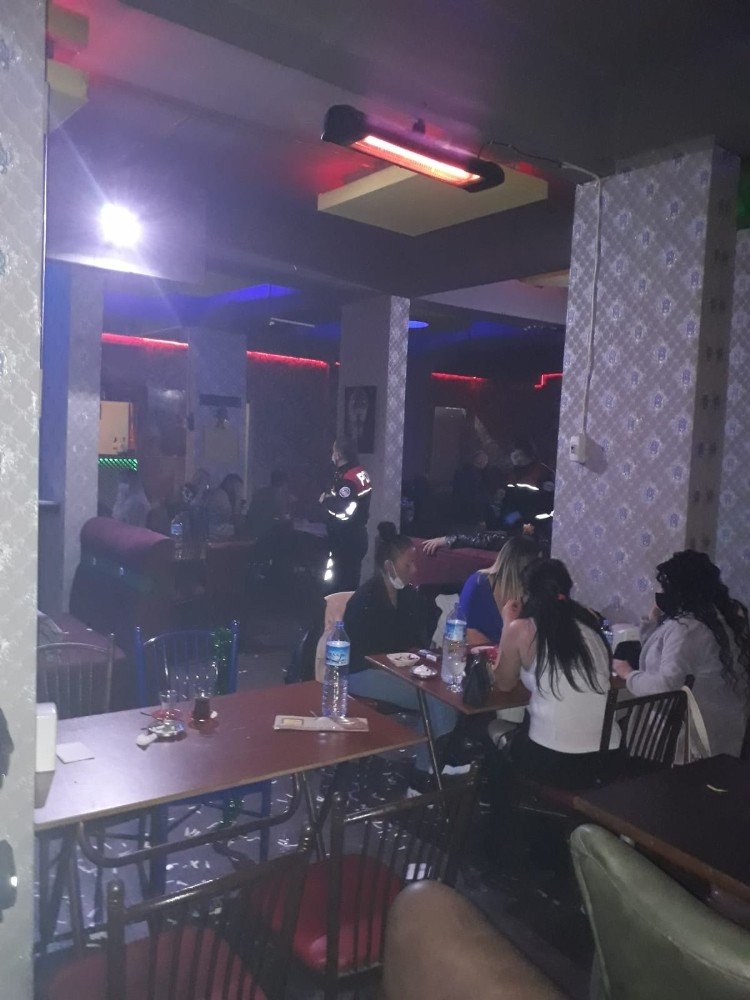 Konya’da İş Yerinin Mührünü Bozup Eğlenenler Polise Yakalandı