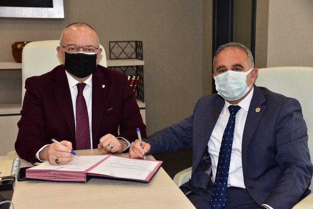 Gördes’te İş Merkezi Ve Katlı Otopark İçin İmzalar Atıldı