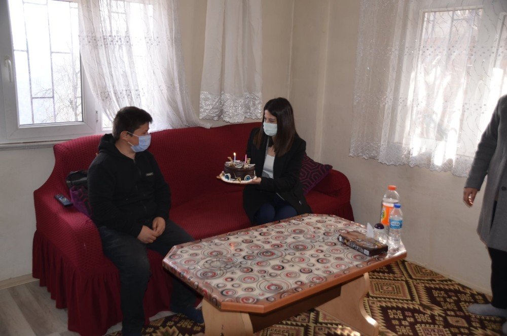 Kaymakam Hanımdan Doğum Günü Sürprizi