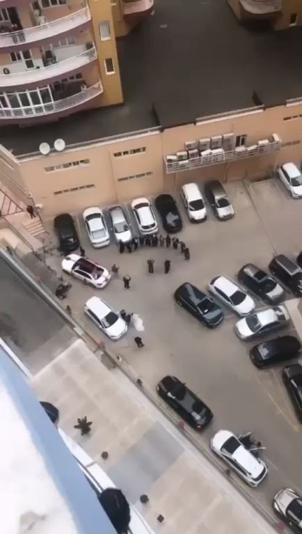 Site Otoparkında Davul Zurna Eşliğinde Korona Halayı