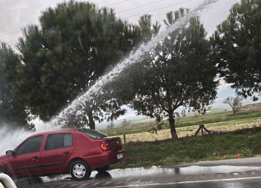 Yanan Otomobilin İmdadına Yangından Dönen Arazöz Yetişti