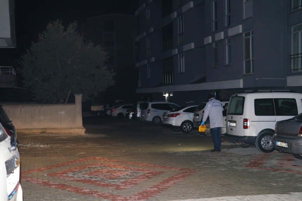 Burdur’da Site Bahçesinde Bıçaklı Kavga: 2 Yaralı