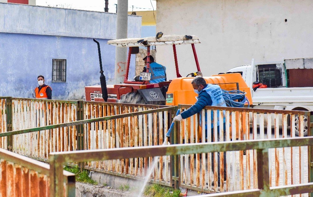 Ceylanpınar’da Haşereler İçin İlaçlama Çalışması