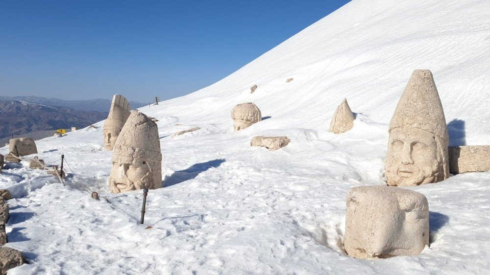 Nemrut Dağı’nda Kar Esareti