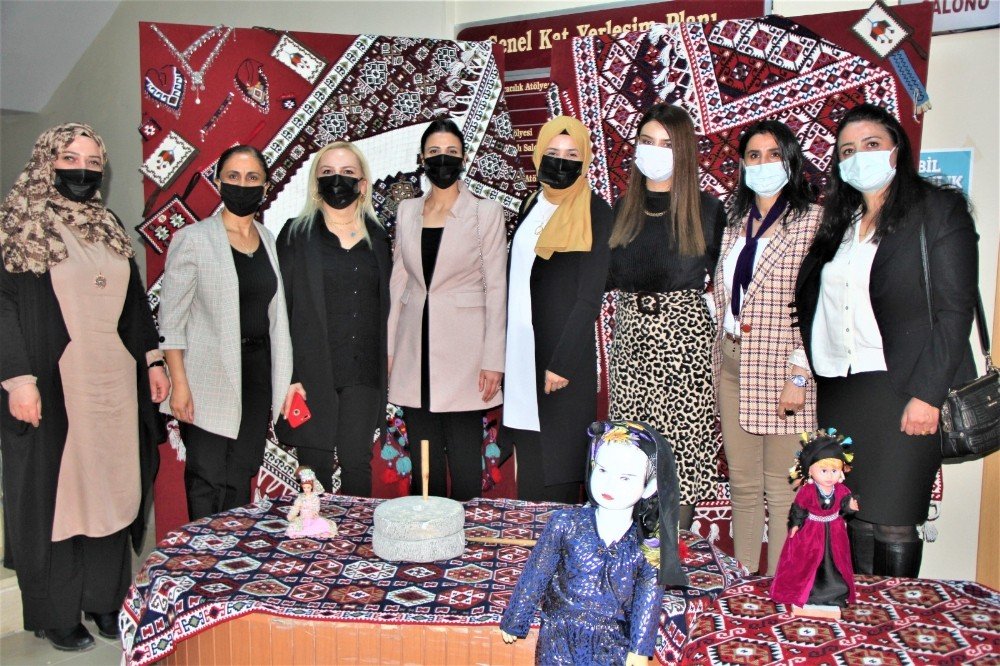 Hakkari Halk Eğitimi Merkezi Müdürlüğünden Sergi