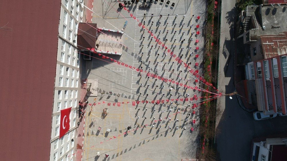 Pandemide Samsun’da Rekor Kırıldı: 100 Öğrencinin Katılımıyla “i̇stiklal Marşı” İşaret Diliyle Okundu