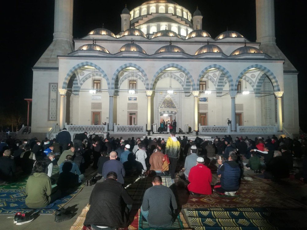 İ̇zmir’de Miraç Kandili İdrak Edildi