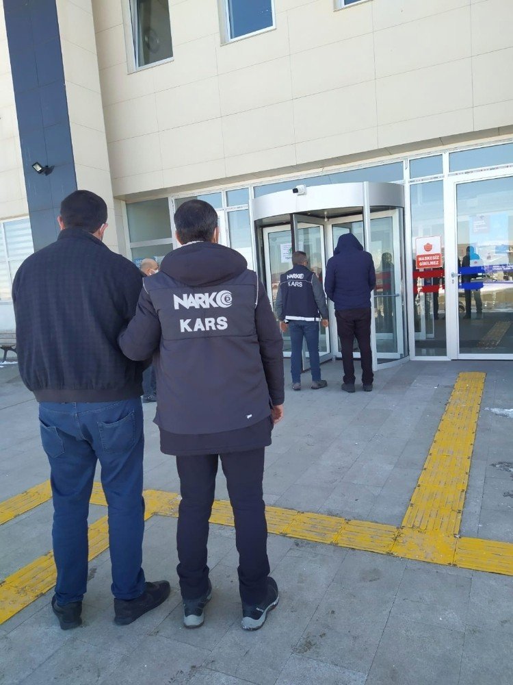 Kars’ta Uyuşturucu Tacirleri Yakalandı